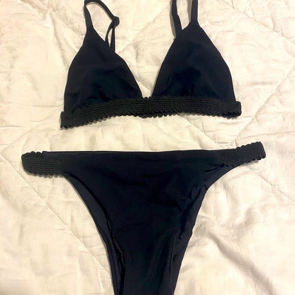 black bikini - Picture 1 of 1